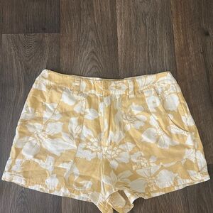 O'Neill Yellow Floral Women's Shorts